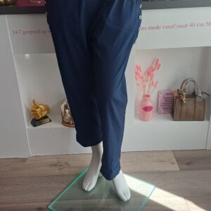 Knoopjes broek